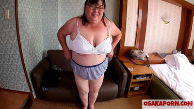 Ang matabang Japanese na ina ay nagpapakita ng kanyang malalaking tite at nag-e-enjoy sa sex toy. Isang 51-anyos na ina sa Asya ang nagkuwento tungkol sa kanyang karanasan sa pakikipagtalik. Yukiko 1 OSAKAORN mataba milf