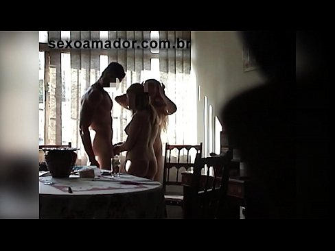 ❤️ Inimbitahan ng mga sex friends ang isang higanteng lalaki at isang threesome kasama niya ❤️❌ dekalidad na porn sa amin