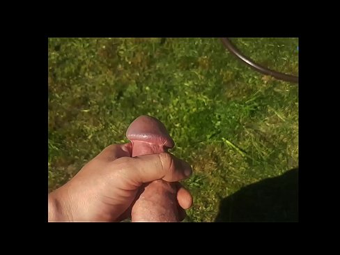 ❤️ Hot hottie gets kanyang pink puki fucked at cums sa isang pumulandit sa isang summer garden ❤️❌ dekalidad na porn sa amin